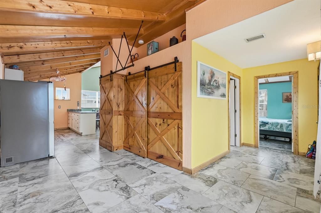 На продажу: $325,000 (2 спален, 2 ванн, 1333 Квадратных фут)