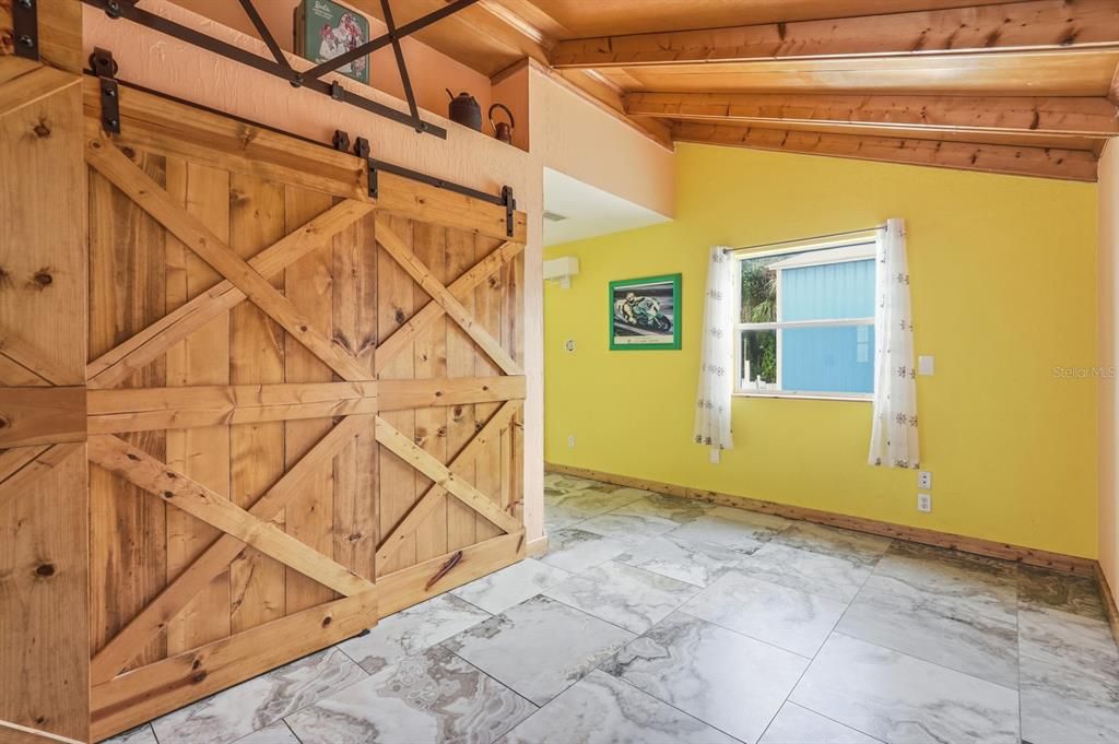 На продажу: $325,000 (2 спален, 2 ванн, 1333 Квадратных фут)