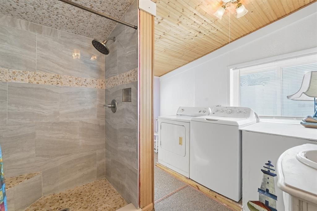 На продажу: $325,000 (2 спален, 2 ванн, 1333 Квадратных фут)