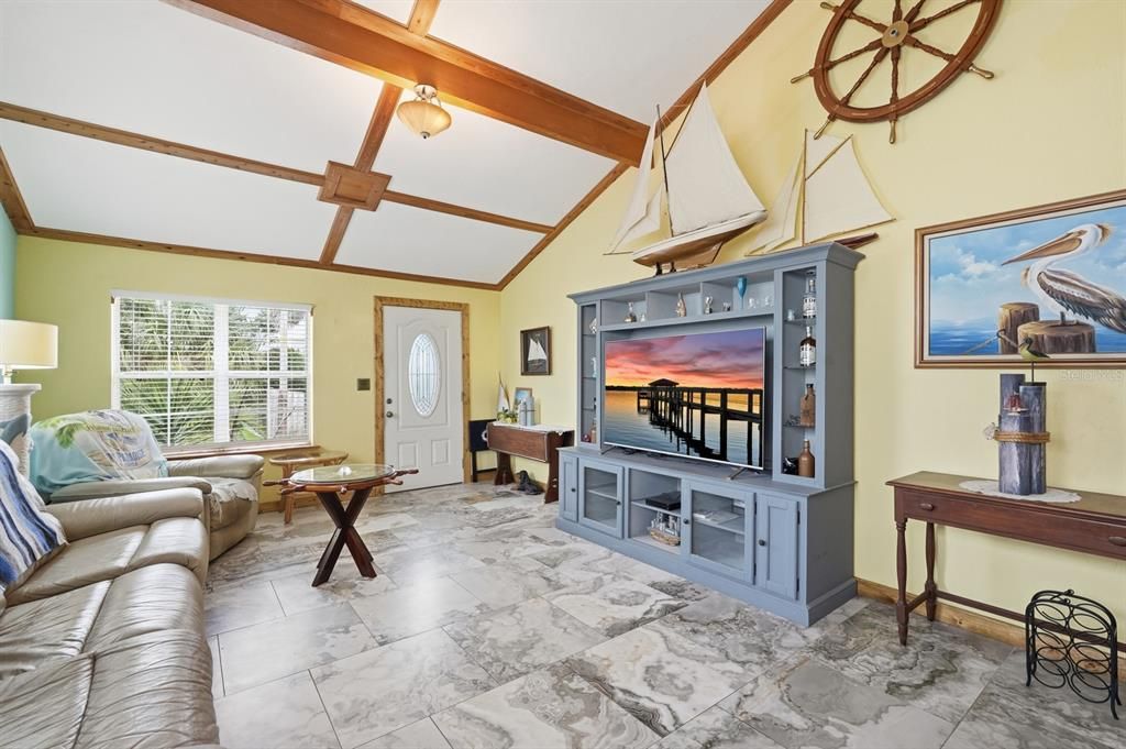 На продажу: $325,000 (2 спален, 2 ванн, 1333 Квадратных фут)