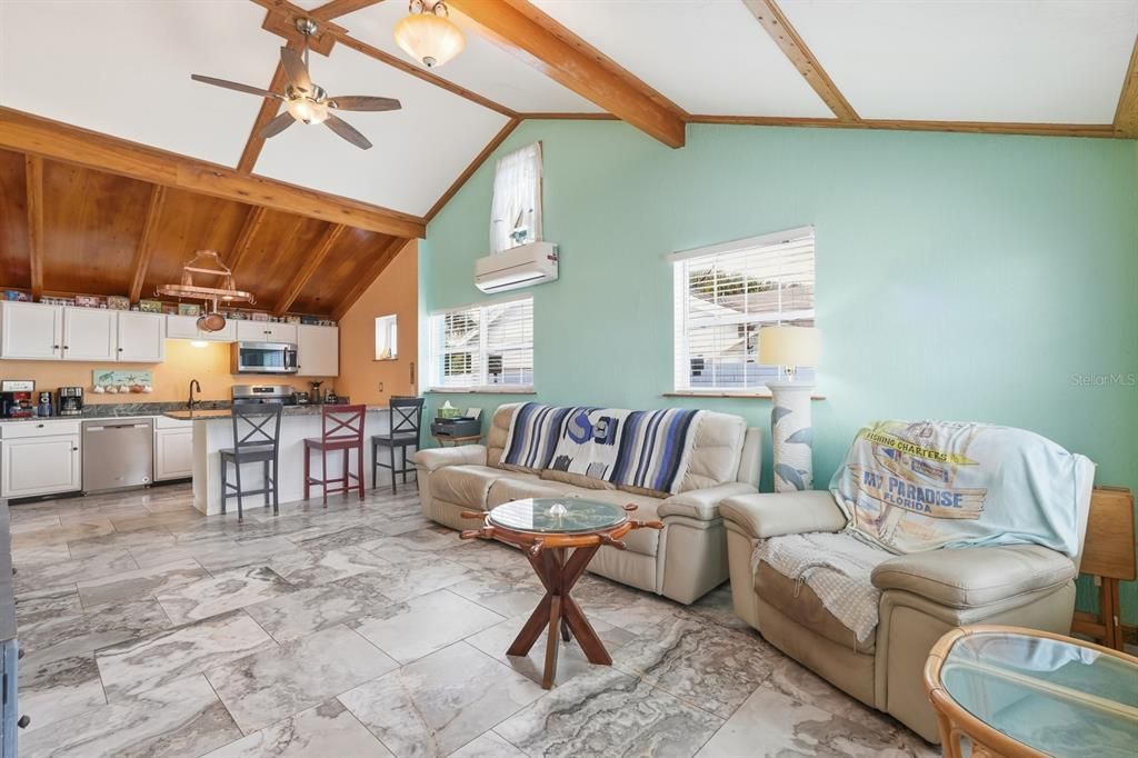 На продажу: $325,000 (2 спален, 2 ванн, 1333 Квадратных фут)