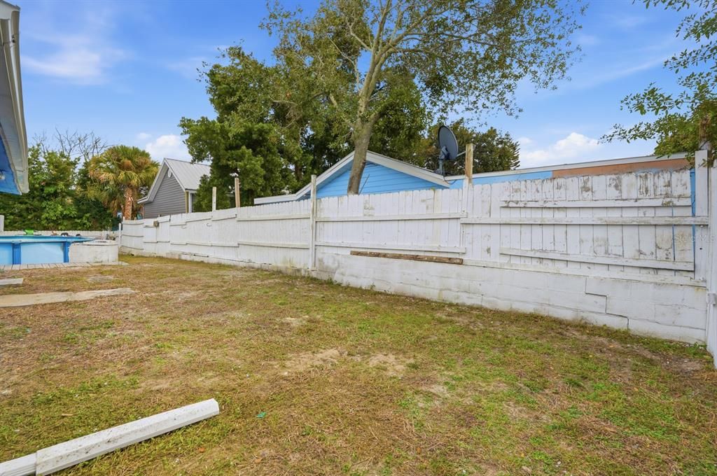 На продажу: $325,000 (2 спален, 2 ванн, 1333 Квадратных фут)