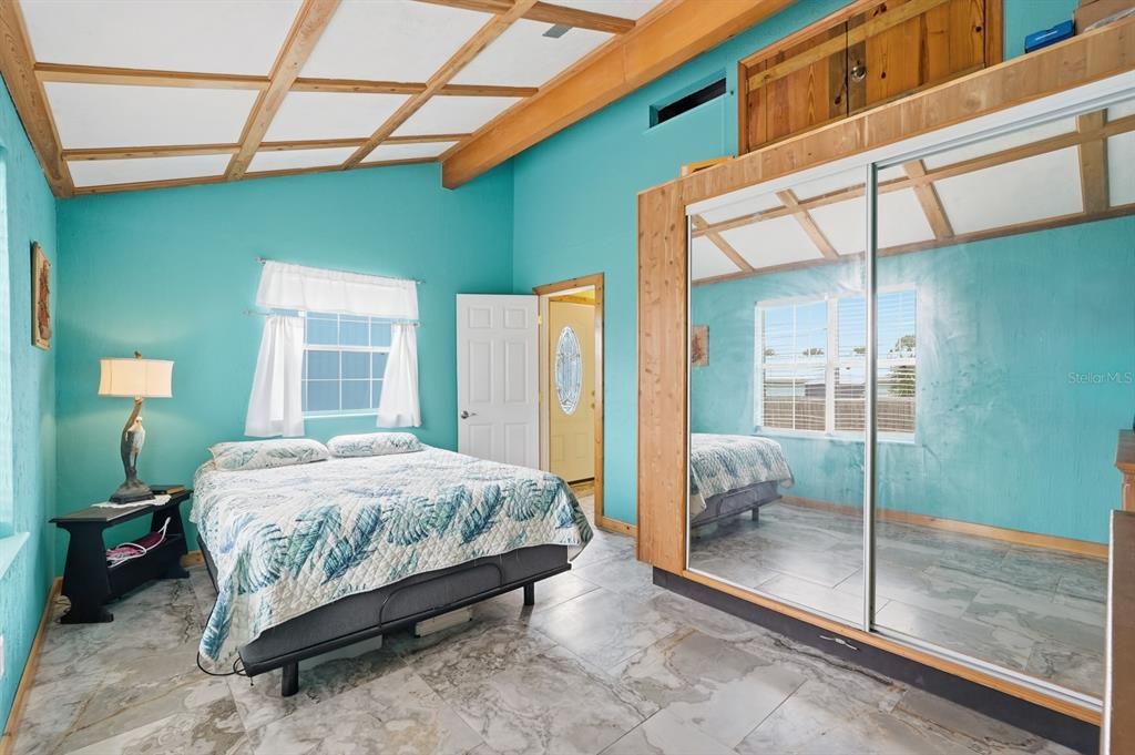 На продажу: $325,000 (2 спален, 2 ванн, 1333 Квадратных фут)