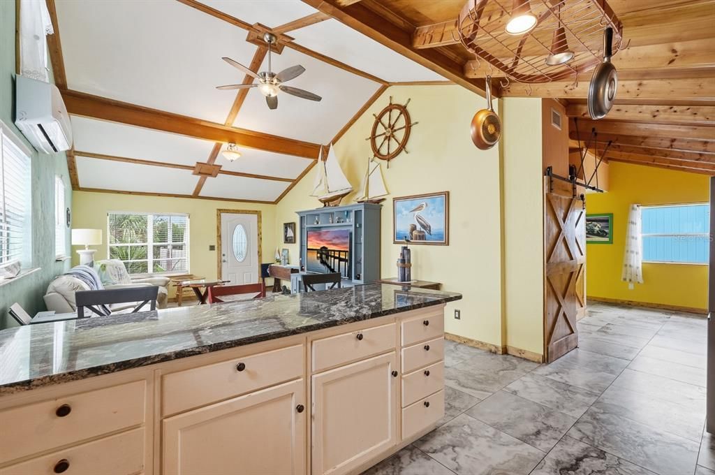 На продажу: $325,000 (2 спален, 2 ванн, 1333 Квадратных фут)