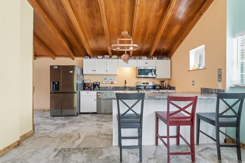 На продажу: $325,000 (2 спален, 2 ванн, 1333 Квадратных фут)