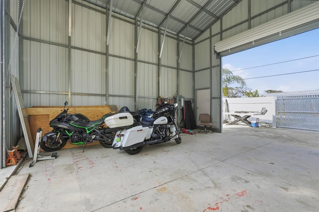 На продажу: $325,000 (2 спален, 2 ванн, 1333 Квадратных фут)