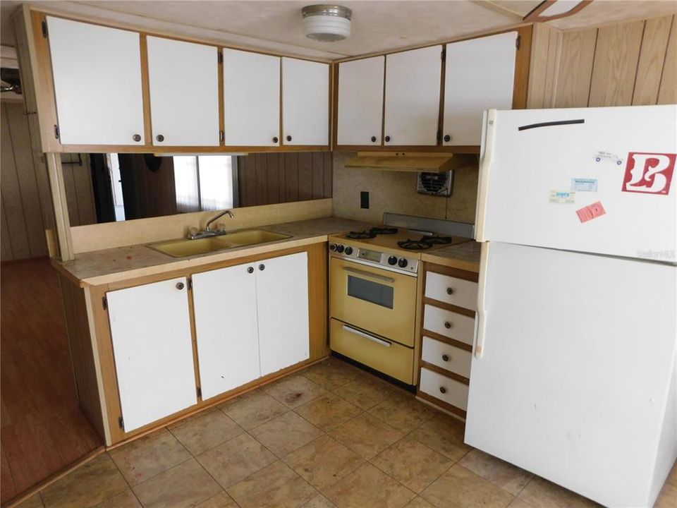 For Sale: $55,000 (1 beds, 1 baths, 576 Square Feet)