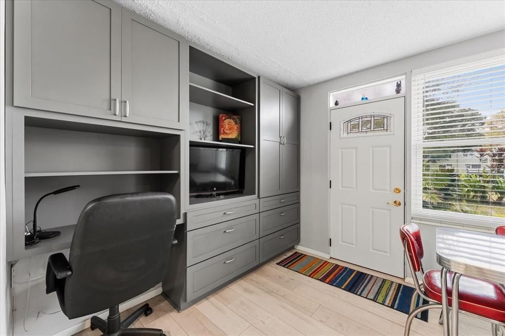 待售: $175,000 (2 贝兹, 2 浴室, 1100 平方英尺)