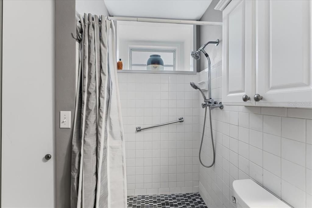 待售: $175,000 (2 贝兹, 2 浴室, 1100 平方英尺)