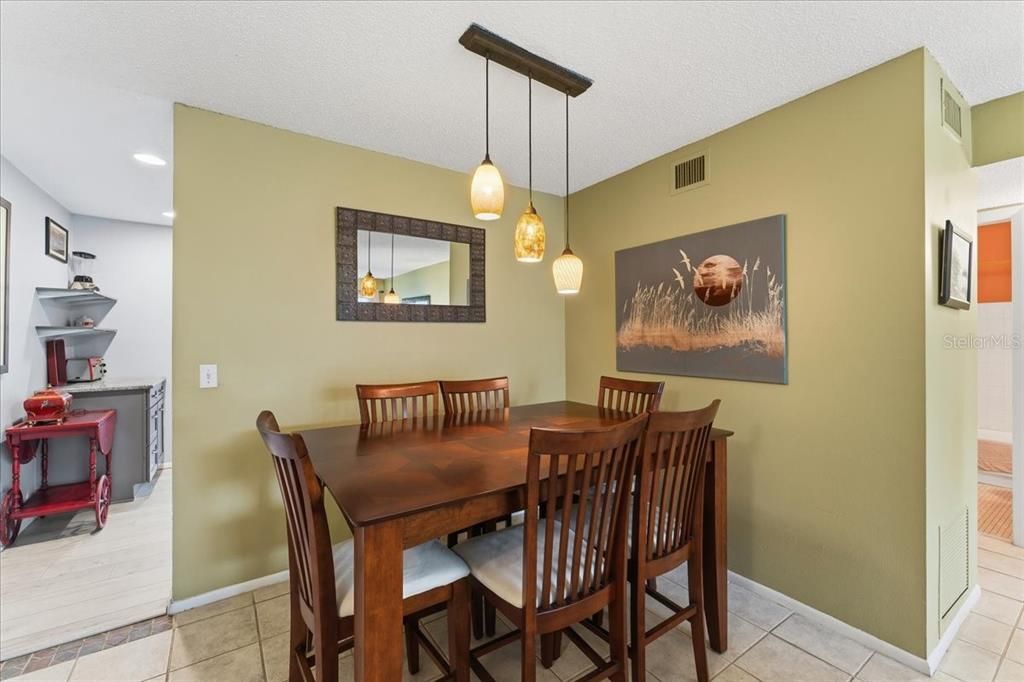 待售: $175,000 (2 贝兹, 2 浴室, 1100 平方英尺)