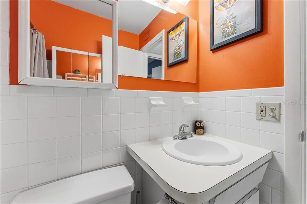 待售: $175,000 (2 贝兹, 2 浴室, 1100 平方英尺)