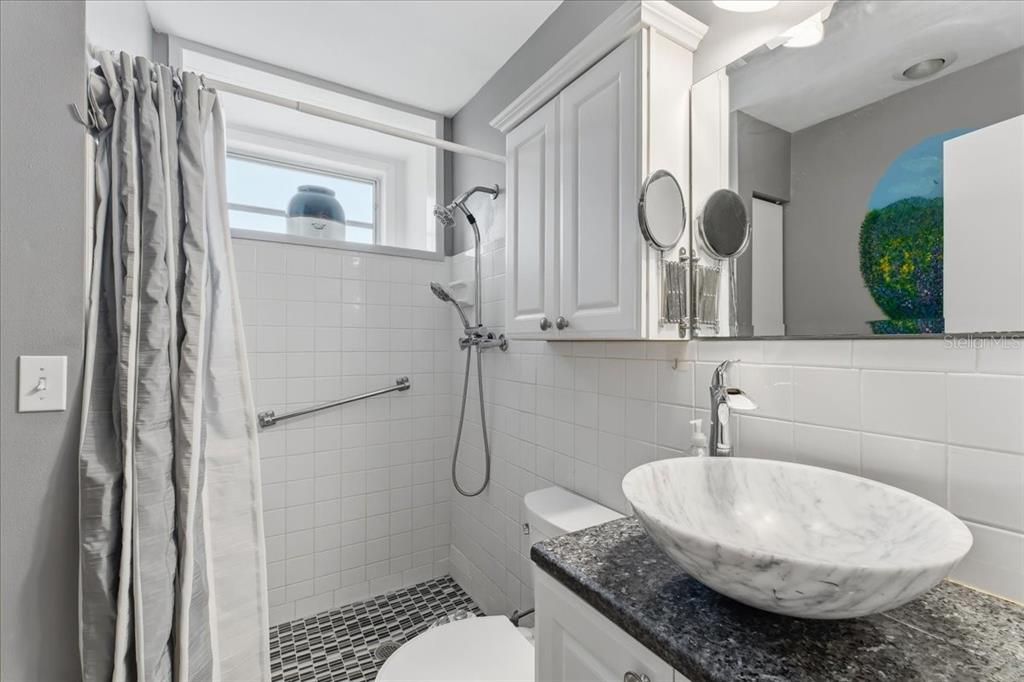 待售: $175,000 (2 贝兹, 2 浴室, 1100 平方英尺)