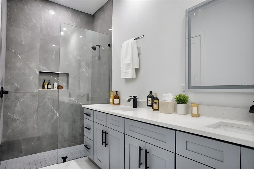 En Venta: $800,000 (4 camas, 3 baños, 1991 Pies cuadrados)