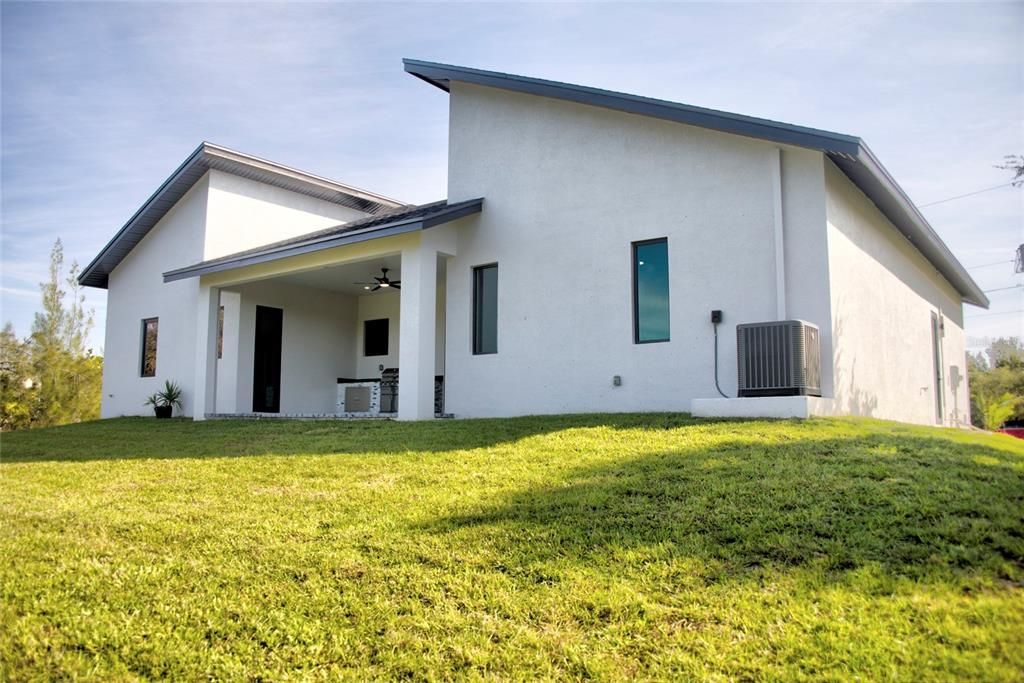 For Sale: $800,000 (4 beds, 3 baths, 1991 Square Feet)