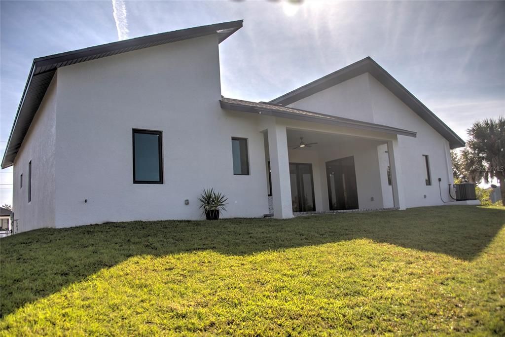 For Sale: $800,000 (4 beds, 3 baths, 1991 Square Feet)