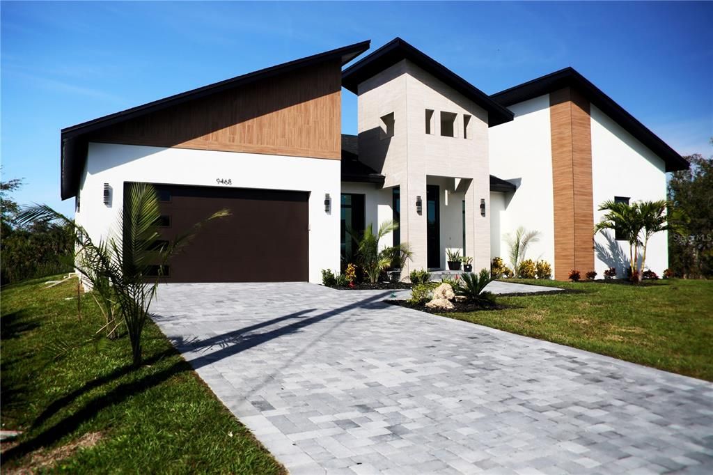 For Sale: $800,000 (4 beds, 3 baths, 1991 Square Feet)