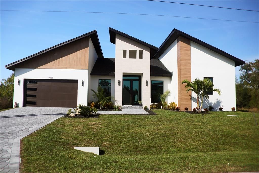 For Sale: $800,000 (4 beds, 3 baths, 1991 Square Feet)