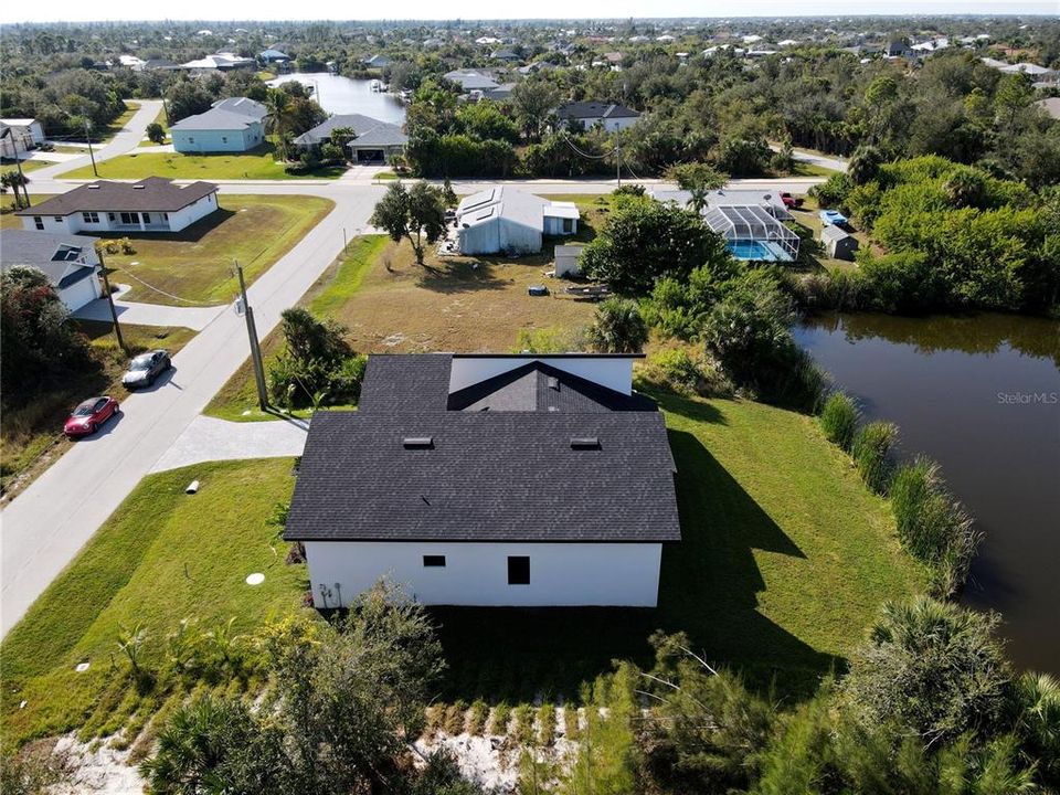 For Sale: $800,000 (4 beds, 3 baths, 1991 Square Feet)