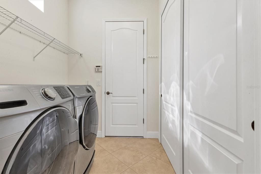 En Venta: $949,999 (3 camas, 2 baños, 2329 Pies cuadrados)