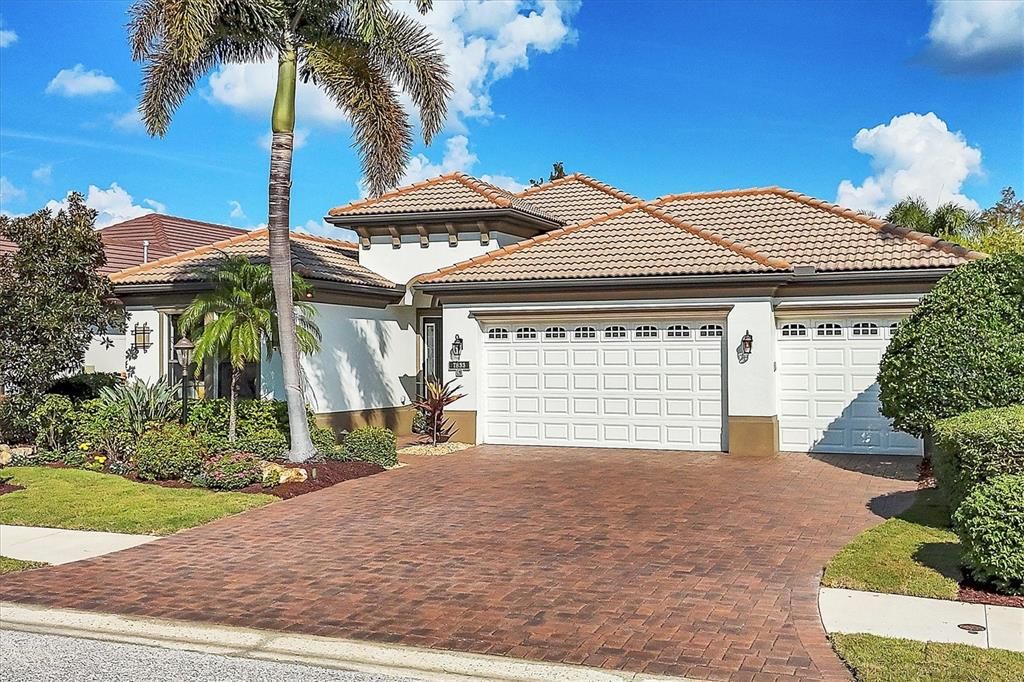 En Venta: $949,999 (3 camas, 2 baños, 2329 Pies cuadrados)