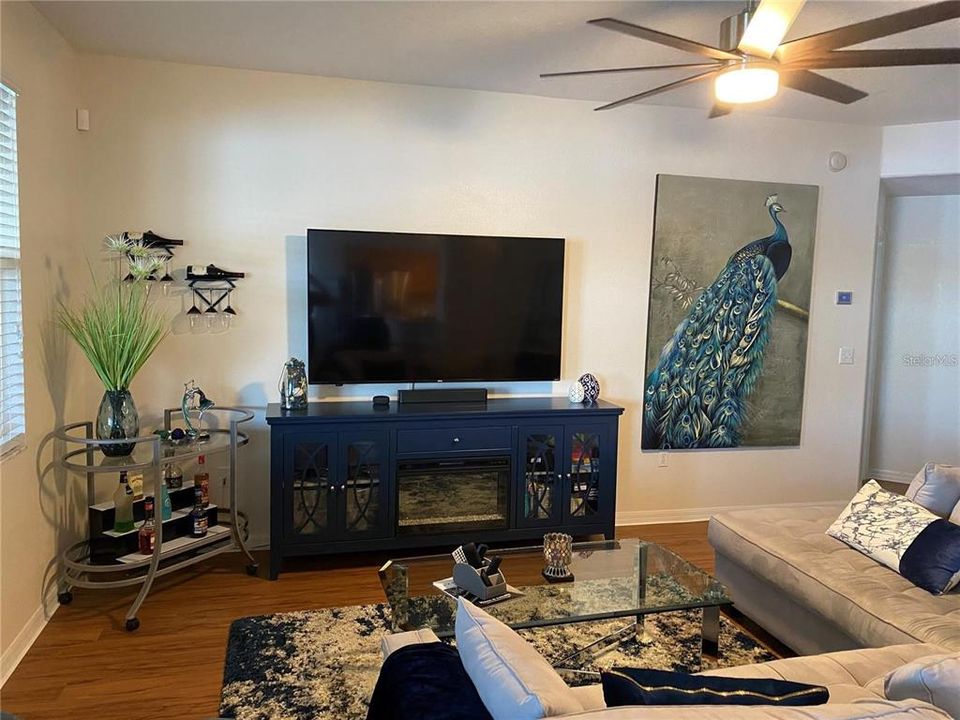 出租: $2,250 (2 贝兹, 2 浴室, 1550 平方英尺)