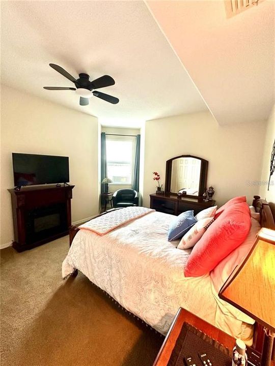 出租: $2,250 (2 贝兹, 2 浴室, 1550 平方英尺)