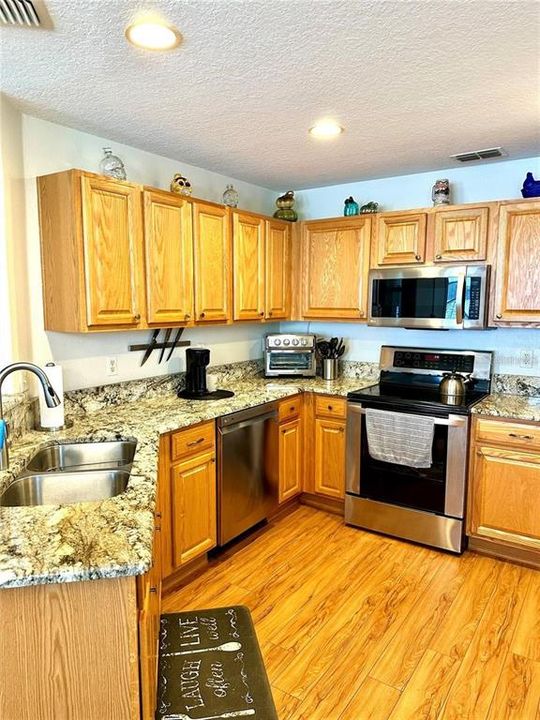 出租: $2,250 (2 贝兹, 2 浴室, 1550 平方英尺)