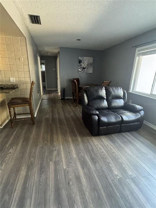 出租: $2,500 (4 贝兹, 2 浴室, 1747 平方英尺)