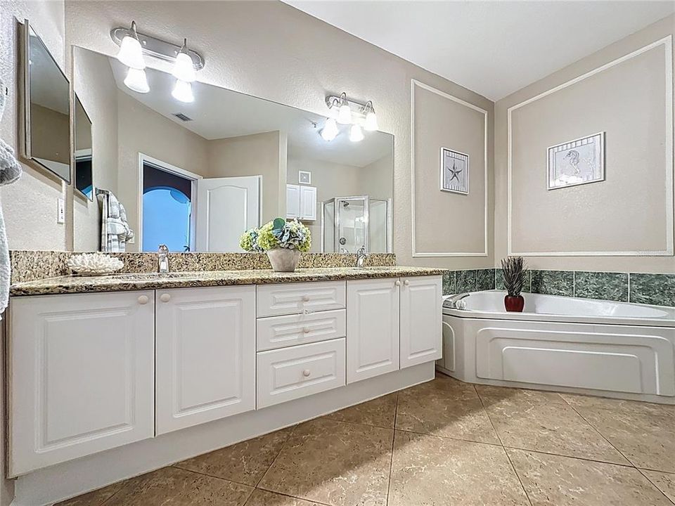 For Sale: $449,900 (2 beds, 2 baths, 1650 Square Feet)