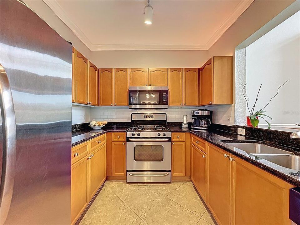 For Sale: $449,900 (2 beds, 2 baths, 1650 Square Feet)