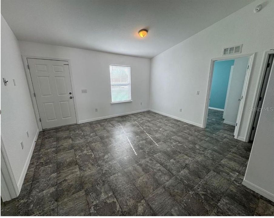 For Rent: $1,350 (3 beds, 2 baths, 1014 Square Feet)