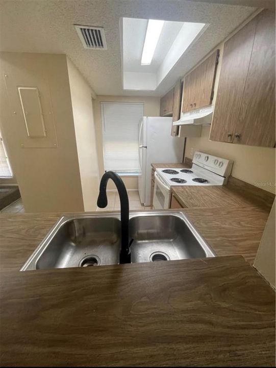 For Rent: $1,495 (2 beds, 1 baths, 1090 Square Feet)