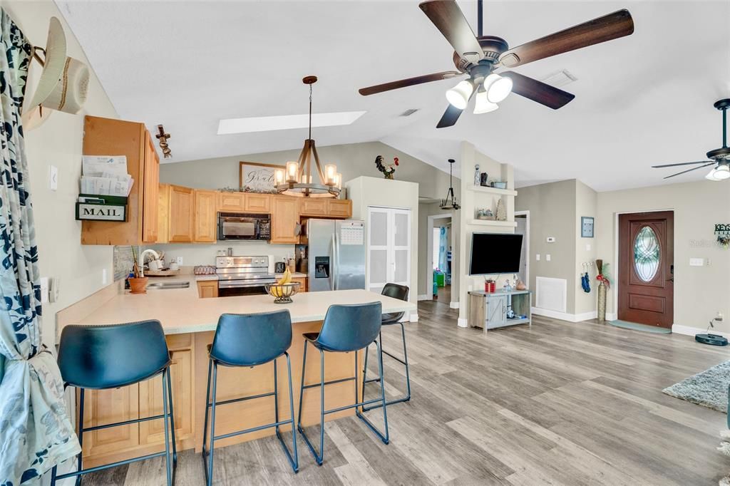 For Sale: $465,000 (3 beds, 2 baths, 1416 Square Feet)