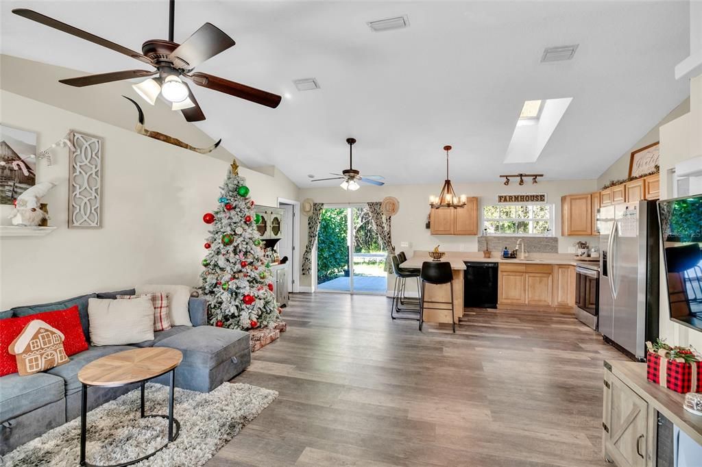 For Sale: $465,000 (3 beds, 2 baths, 1416 Square Feet)