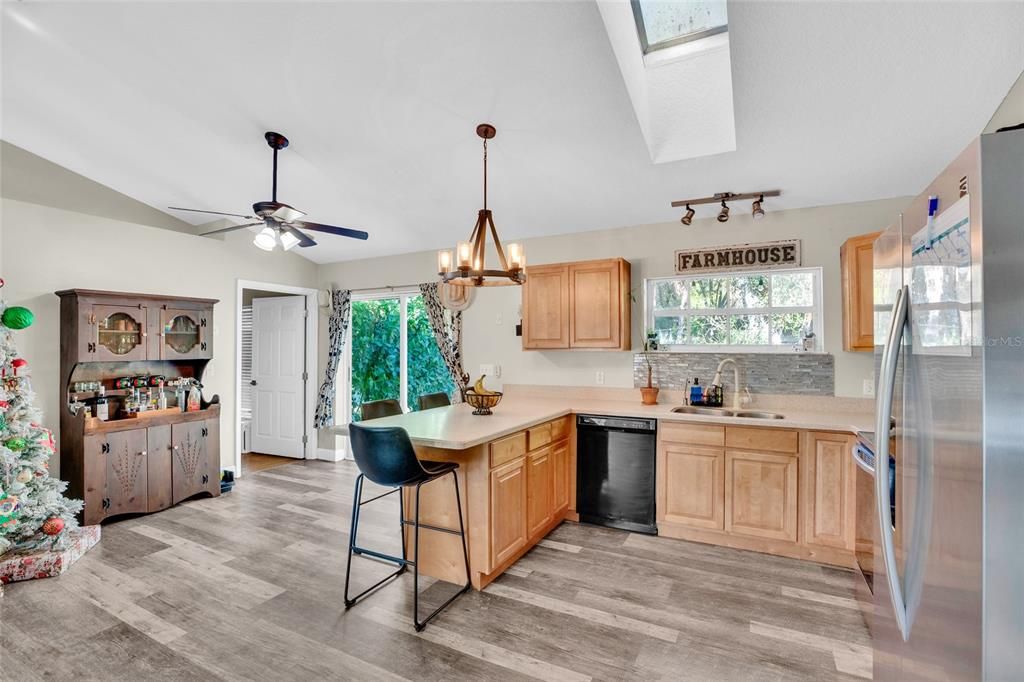 For Sale: $465,000 (3 beds, 2 baths, 1416 Square Feet)