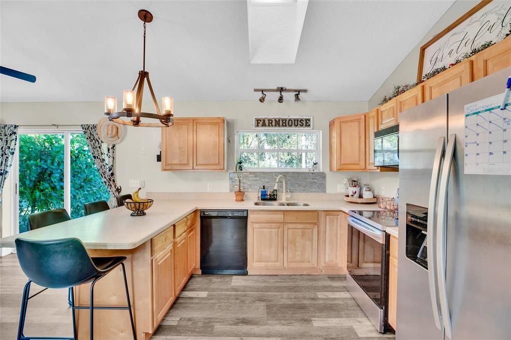 For Sale: $465,000 (3 beds, 2 baths, 1416 Square Feet)