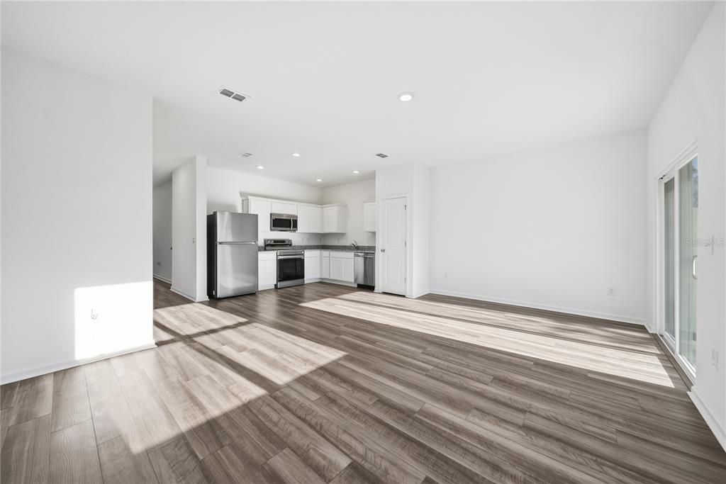 出租: $2,000 (3 贝兹, 2 浴室, 1386 平方英尺)