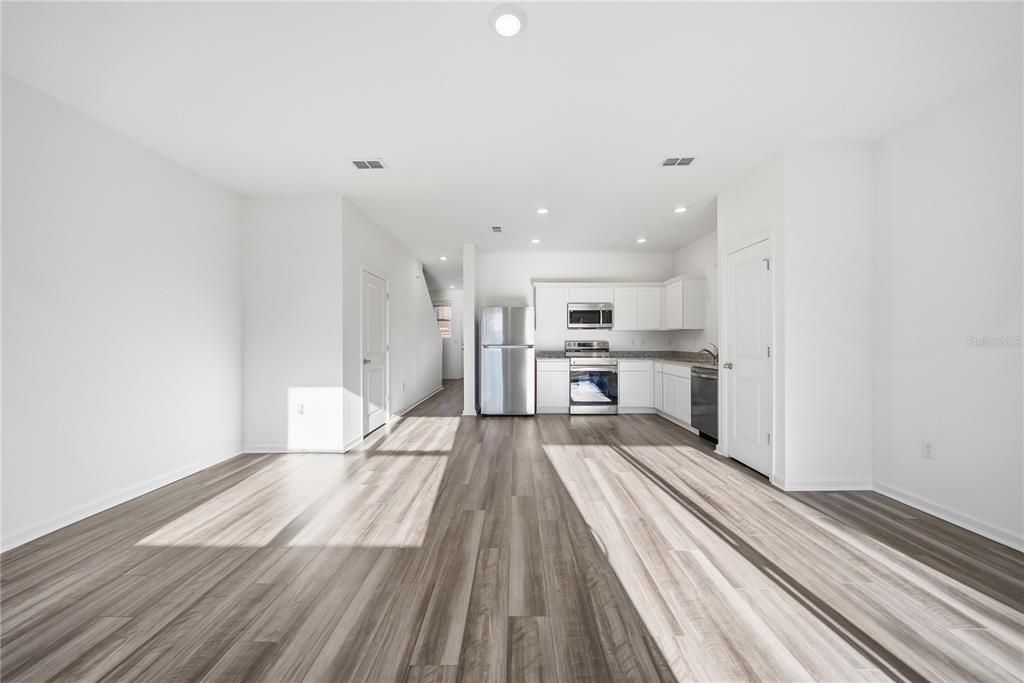 出租: $2,000 (3 贝兹, 2 浴室, 1386 平方英尺)