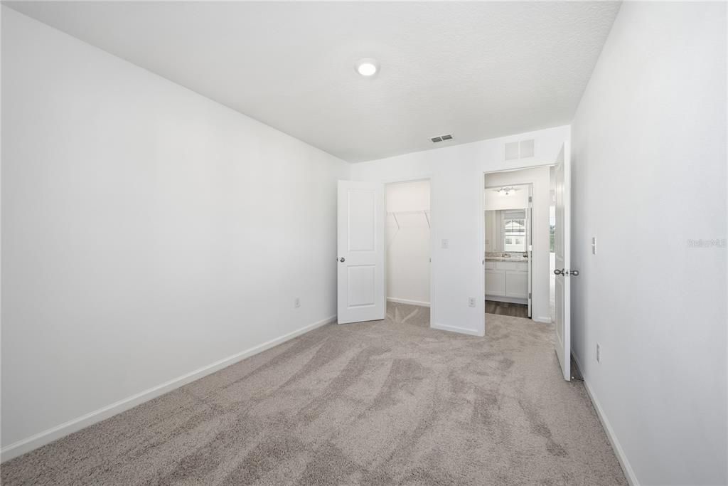 出租: $2,000 (3 贝兹, 2 浴室, 1386 平方英尺)