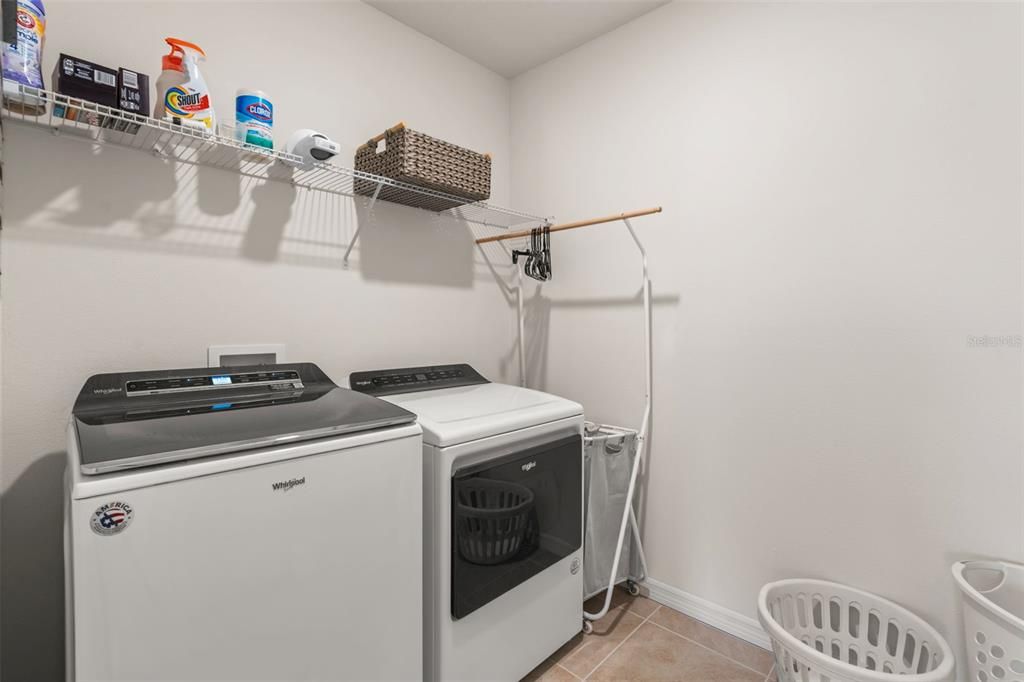 For Sale: $369,900 (5 beds, 2 baths, 2522 Square Feet)