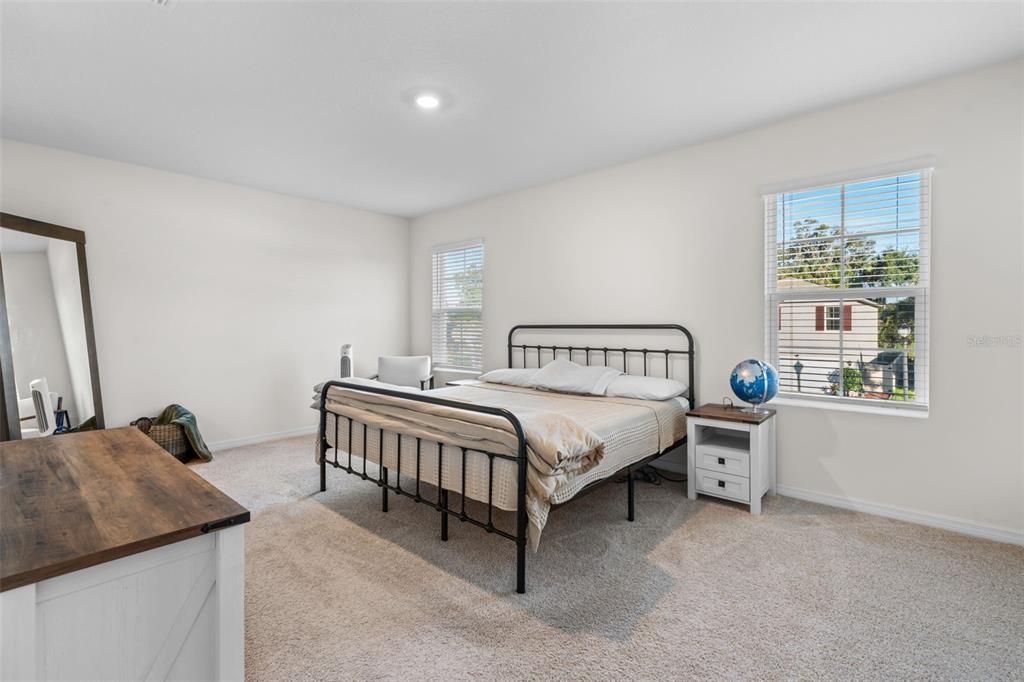 For Sale: $369,900 (5 beds, 2 baths, 2522 Square Feet)