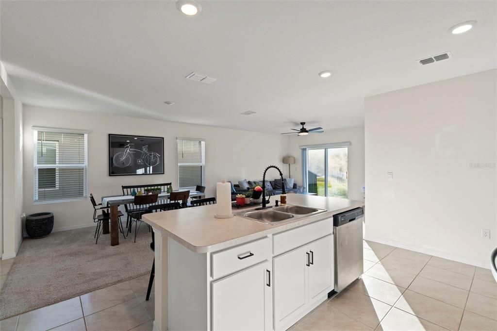 For Sale: $369,900 (5 beds, 2 baths, 2522 Square Feet)