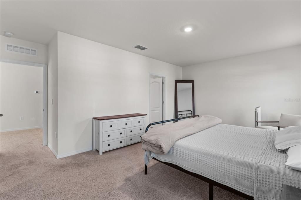 For Sale: $369,900 (5 beds, 2 baths, 2522 Square Feet)