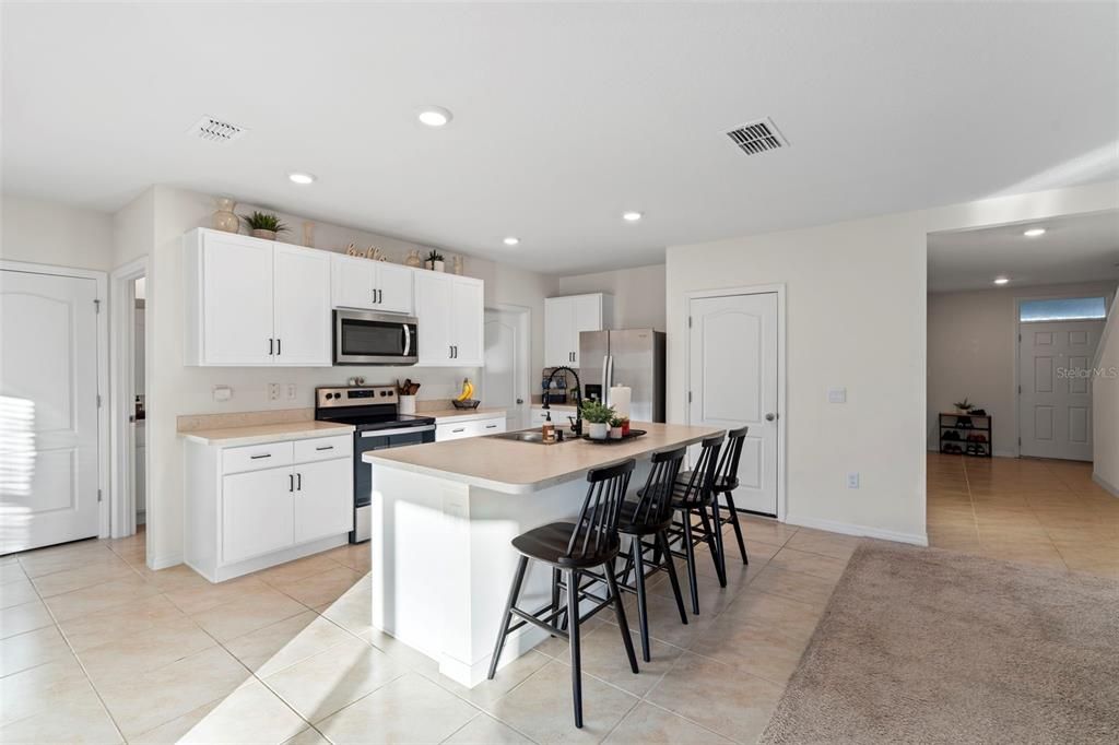 For Sale: $369,900 (5 beds, 2 baths, 2522 Square Feet)