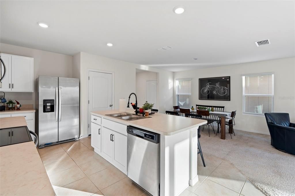 For Sale: $369,900 (5 beds, 2 baths, 2522 Square Feet)