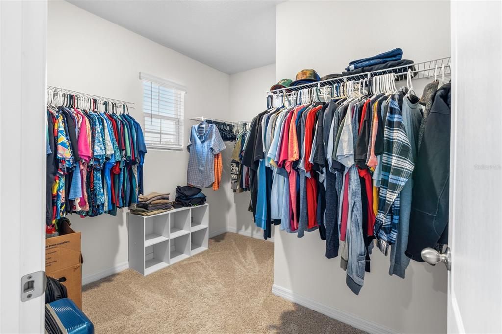 For Sale: $369,900 (5 beds, 2 baths, 2522 Square Feet)