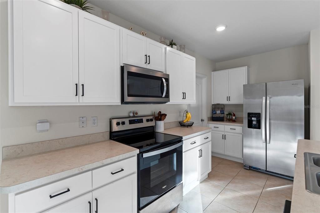 For Sale: $369,900 (5 beds, 2 baths, 2522 Square Feet)