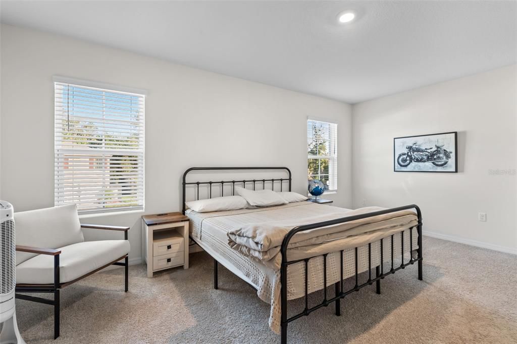 For Sale: $369,900 (5 beds, 2 baths, 2522 Square Feet)