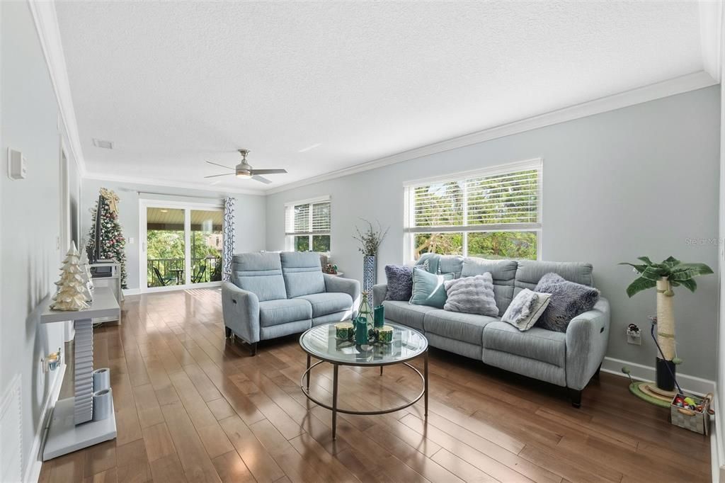 待售: $175,000 (2 贝兹, 2 浴室, 1144 平方英尺)