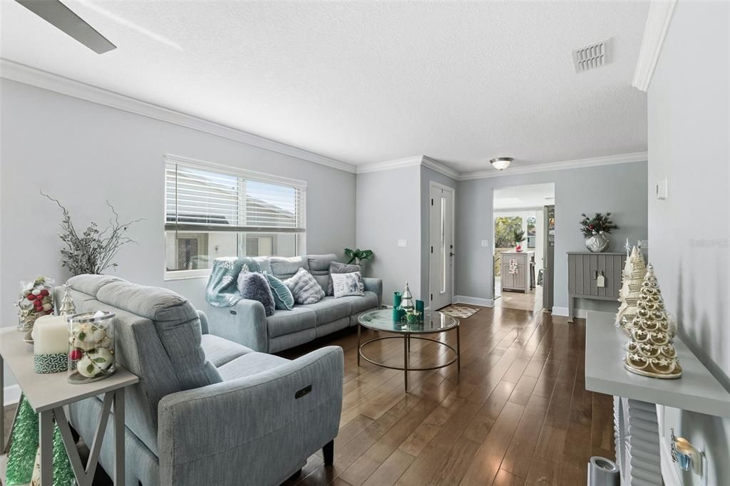 待售: $175,000 (2 贝兹, 2 浴室, 1144 平方英尺)